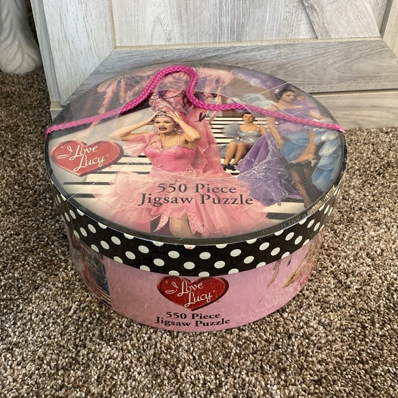 USAopoly I Love Lucy Hat Box 550 Piece Lucy Gets in Pictures Jigsaw Puzzle - Picture 3 of 4